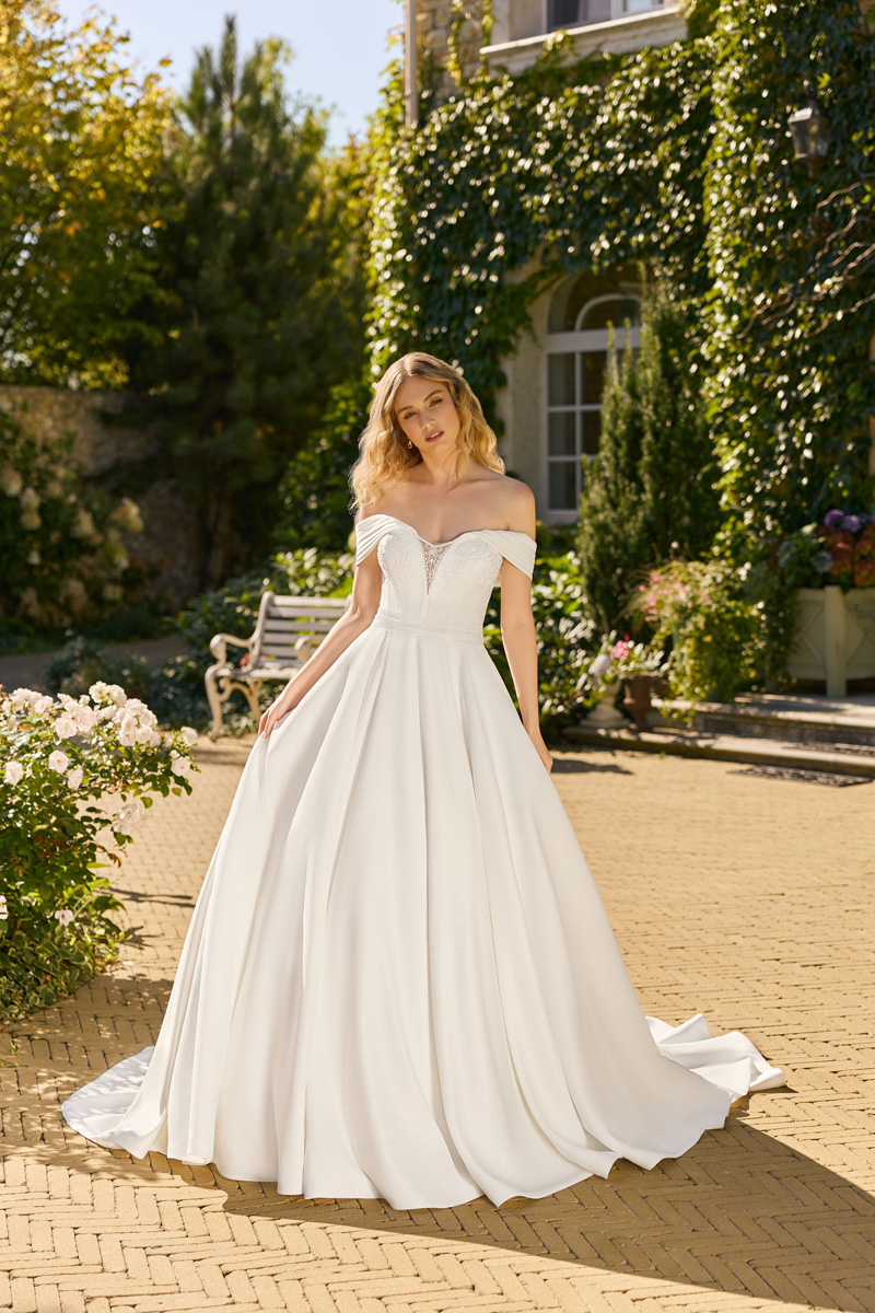 Menyasszonyi ruha Angela Bianca Adore 1147
