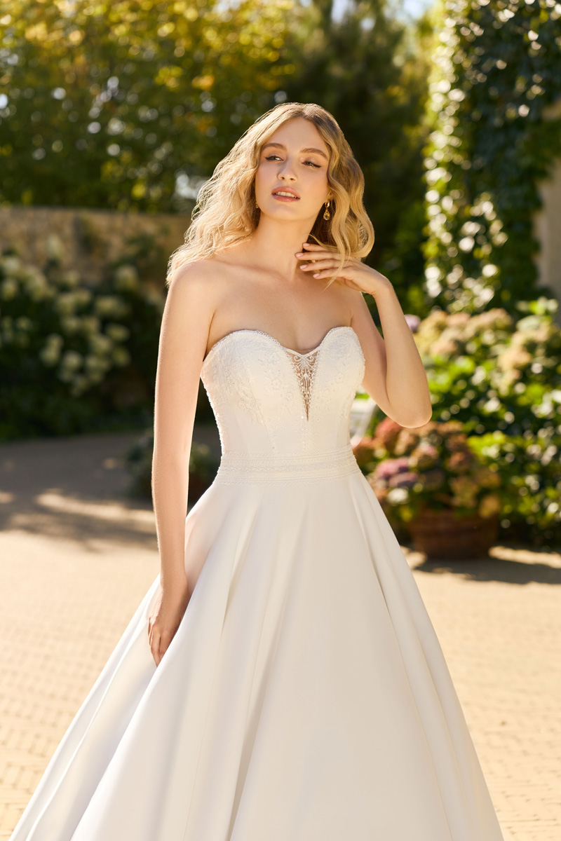 Menyasszonyi ruha Angela Bianca Adore 1147 d