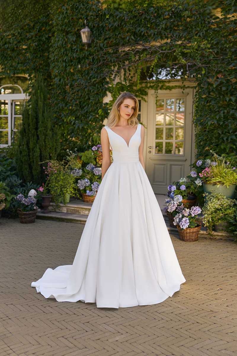 Menyasszonyi ruha Angela Bianca Adore 1151