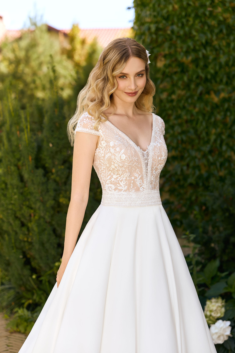 Menyasszonyi ruha Angela Bianca Adore 1163